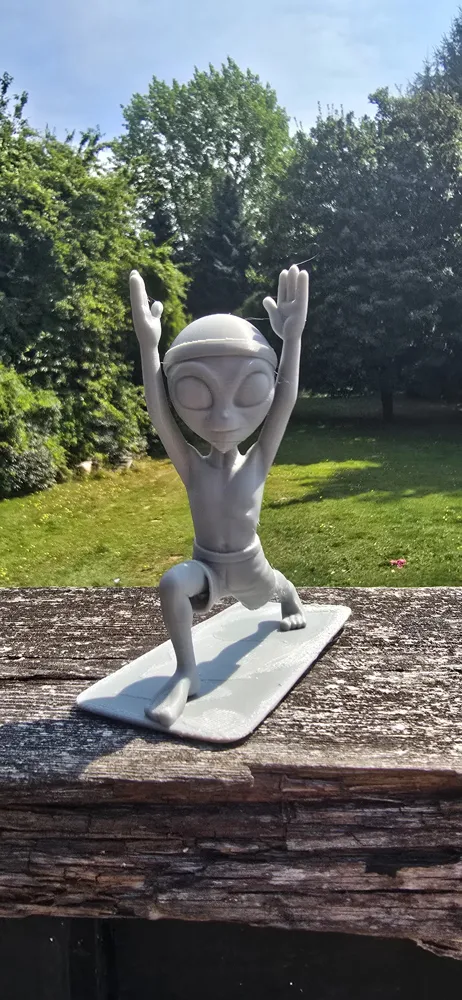 Alien yoga warrior pose by The Lady Prints A Lot MakerWorld: Download ...