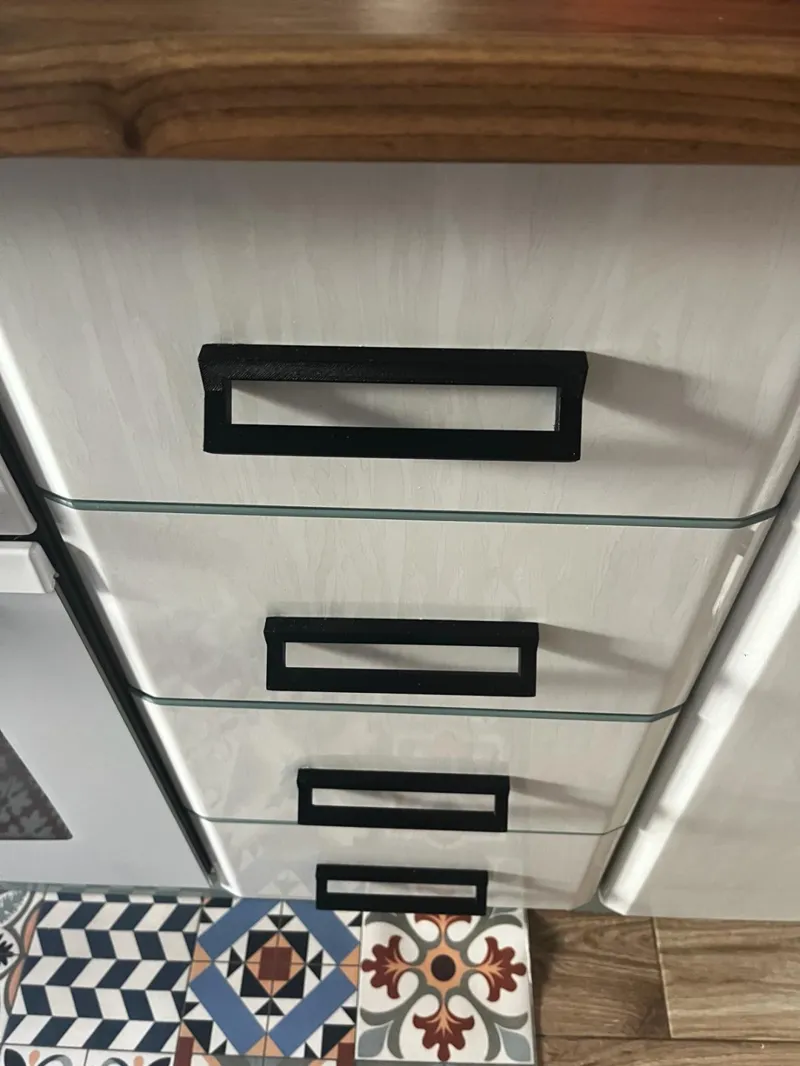Angle kitchen door/drawer handle