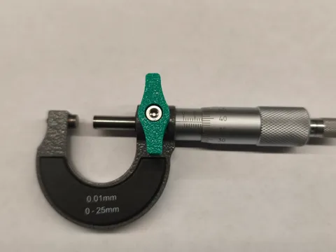 Letrero o emblema decorativo: Thumb Nut / Hand Nut / Wing Nut — referencia de MakerWorld