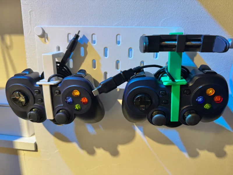 Logicool F310(r) USBwinder phone mount for Skadis 
