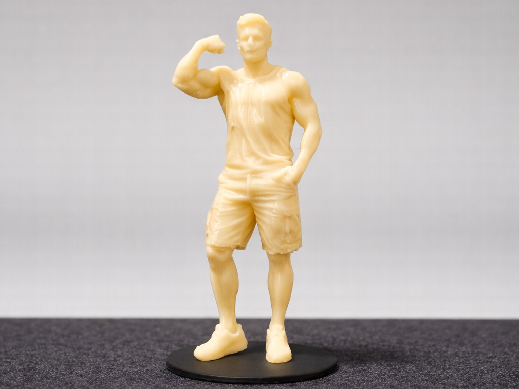 Männerfigur in sportlicher Pose für LGB 1:22,5