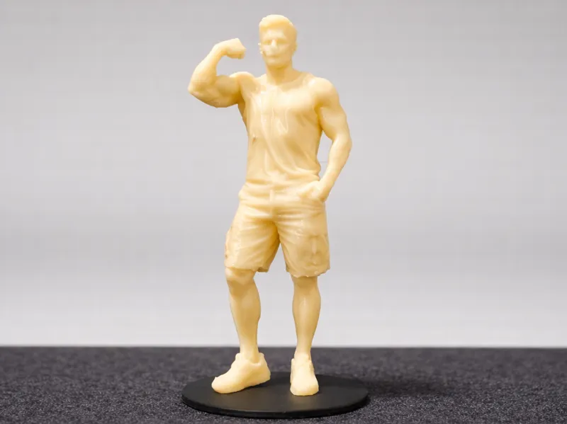Männerfigur in sportlicher Pose für LGB 1:22,5