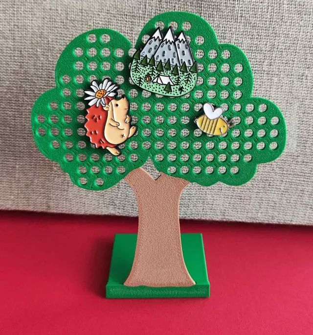 tree pin and earrings stand