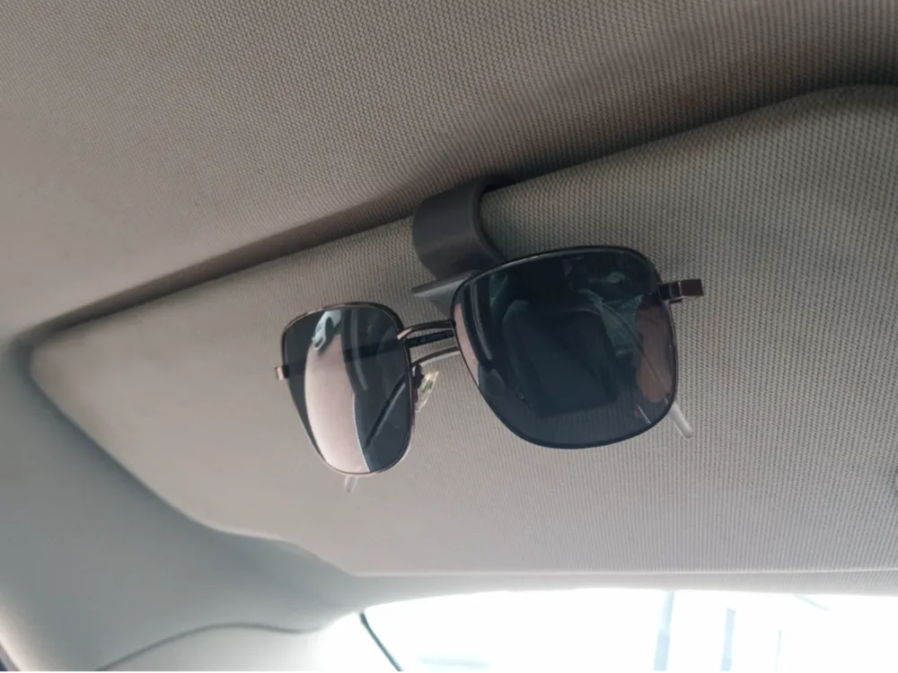 Soporte: CAR VISOR SUNGLASSES HOLDER. Referencia del modelo original.
