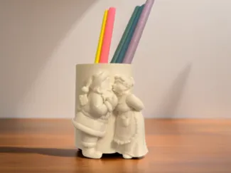 Romantic Santa Pencil Holder – Warm Christmas Feel