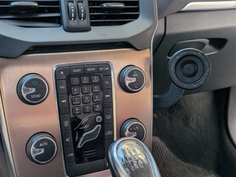 Volvo V40 Phone Mount Dashboard Bracket