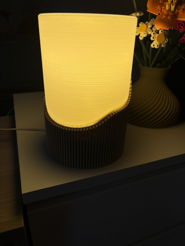 Miniatura 2 do modelo 3D Nordic table lamp