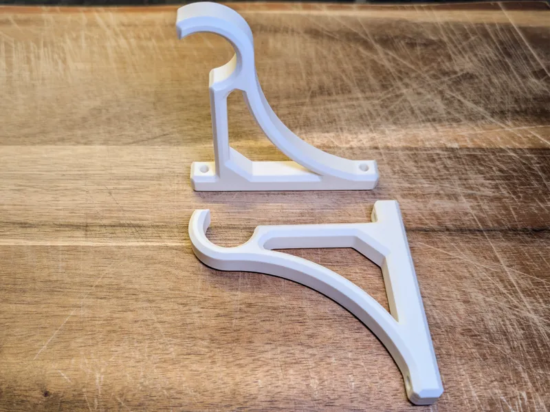 Simple curtain rod bracket