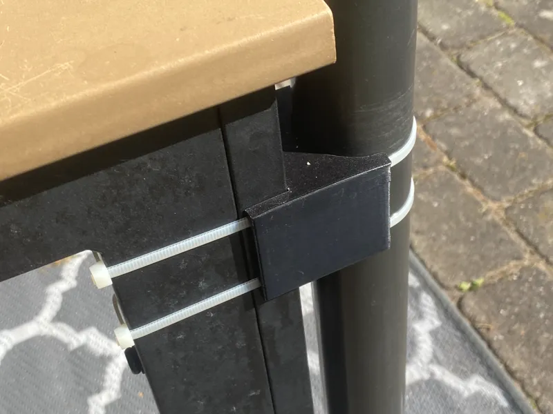 Parasol to table leg mount
