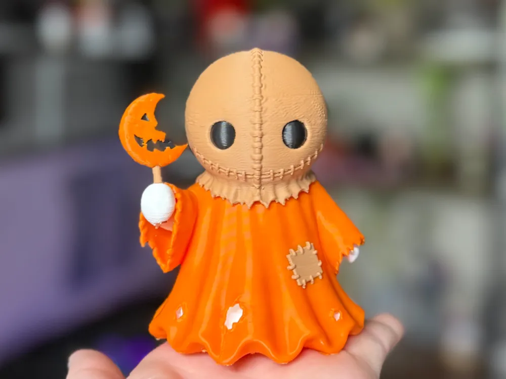 Adorno temático: Sam Trick 'r Treat Ghost. Referencia del modelo original.