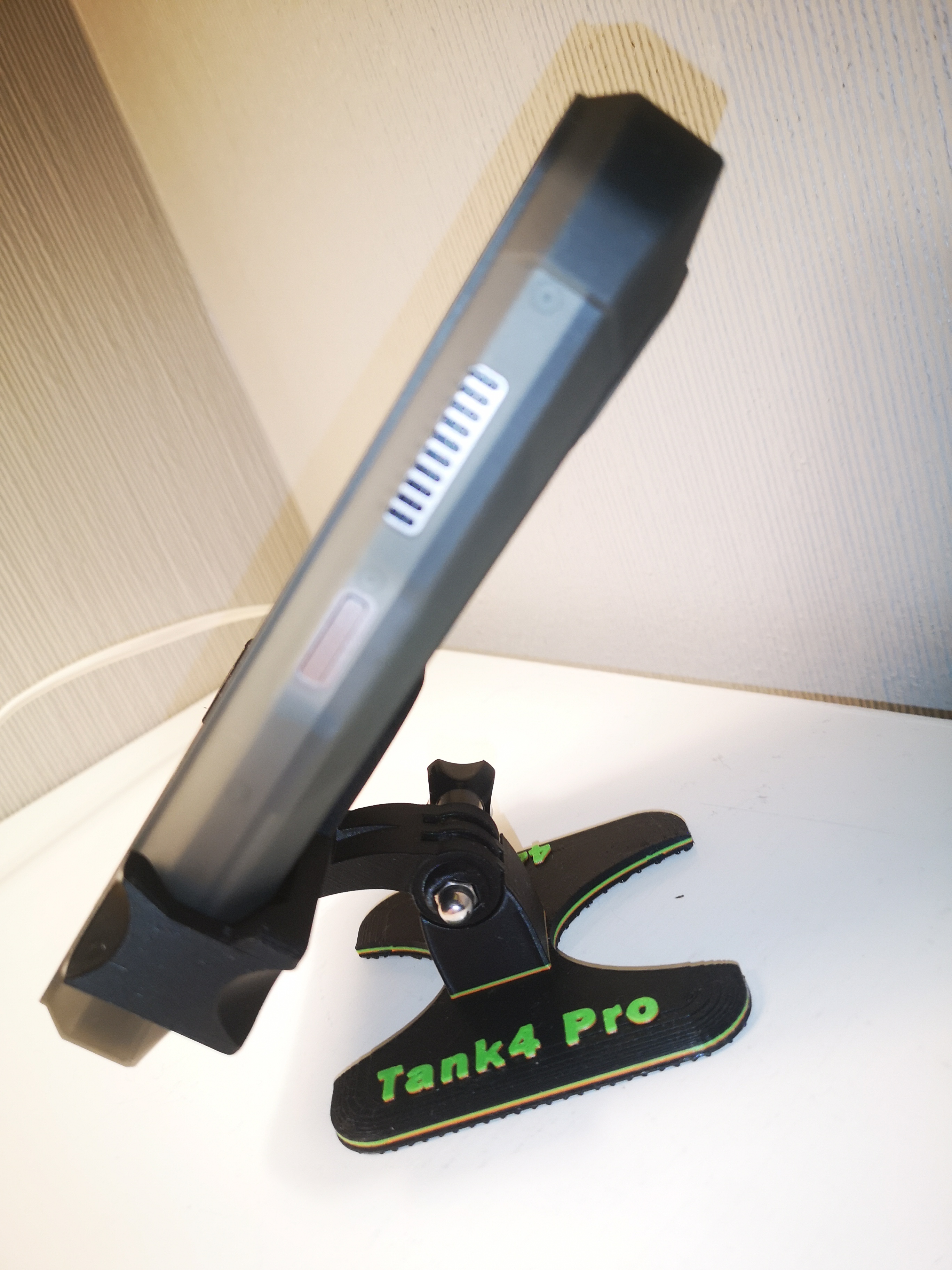 Miniatura 3 do modelo 3D Tank 4 Pro Halter 