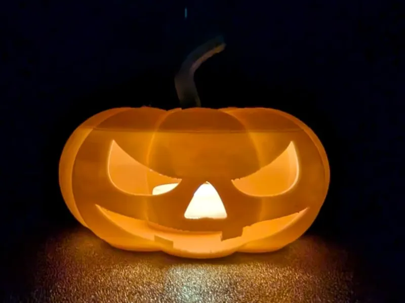 Gruselige Halloween-Kürbis-Laterne 