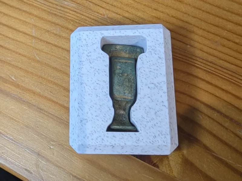 Early roman brooch holder