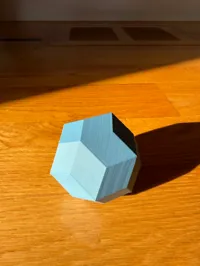 Sphère low poly — triacontaèdre rhombique — photo 2