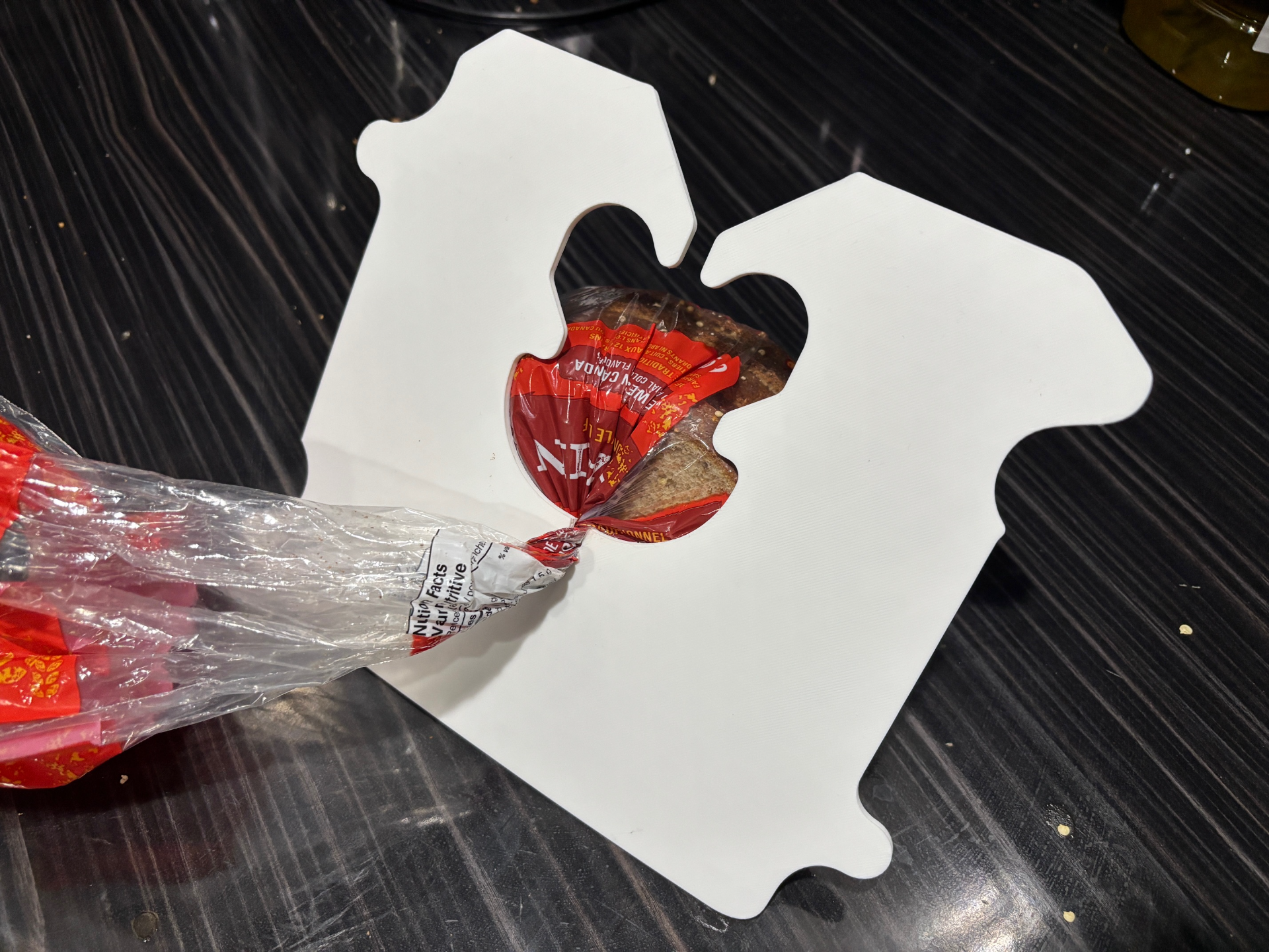 Giant breadclip (practical)