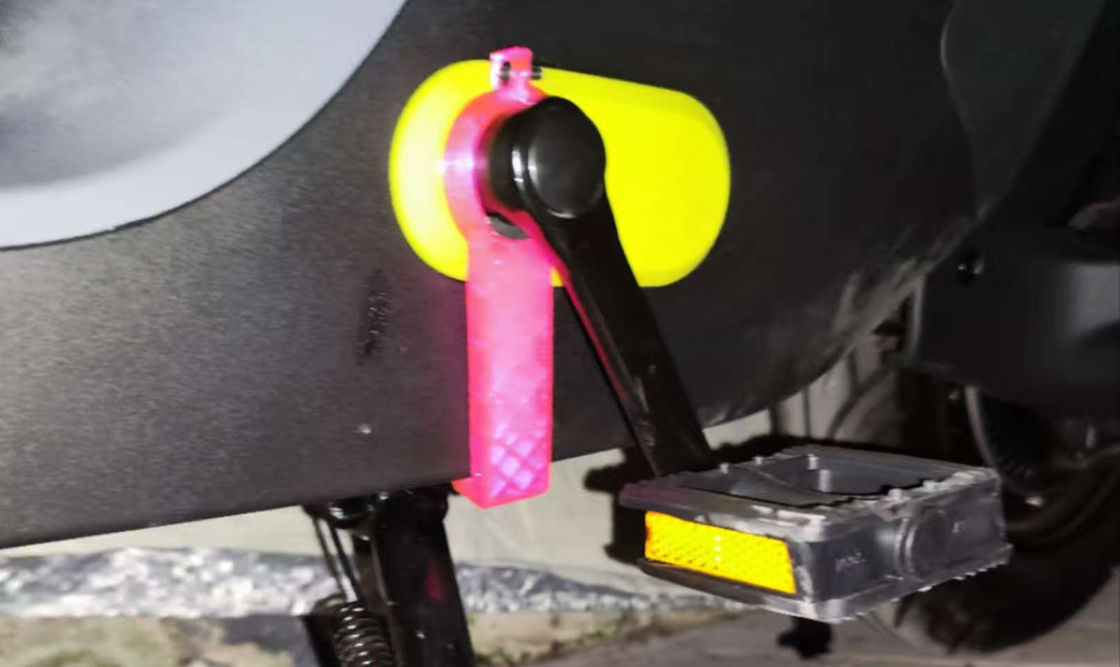 Miniatura 2 do modelo 3D 电动车脚踏限位器
