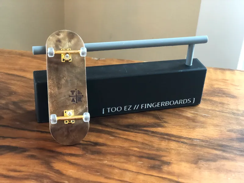 Elevated fingerboard rail v1