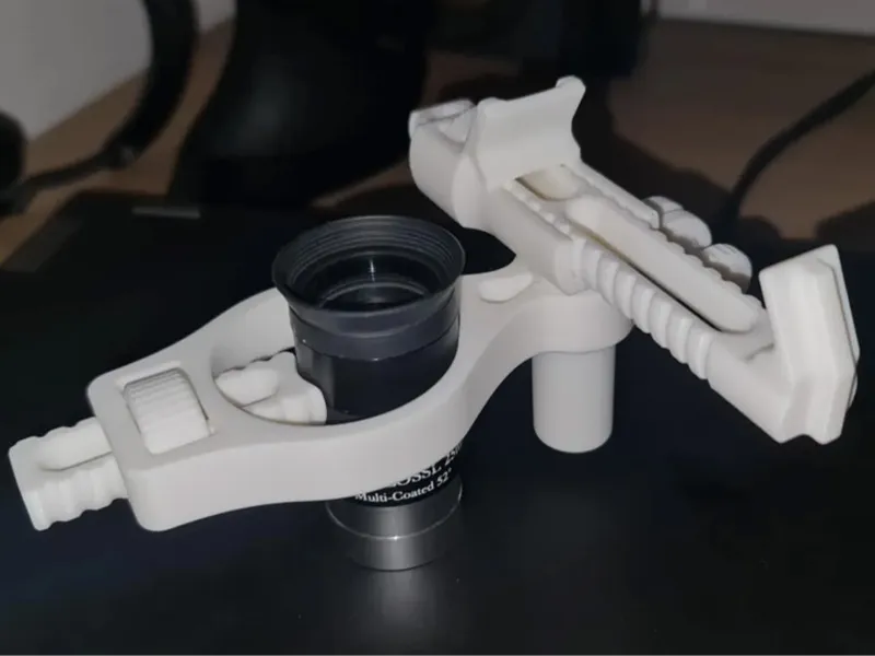 Smartphone holder for telescopes on eyepiece