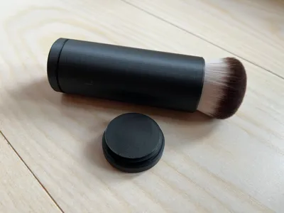 Travel case for makeup brush