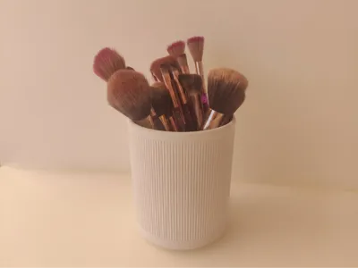 Minimalist Ribbed Brush Holder