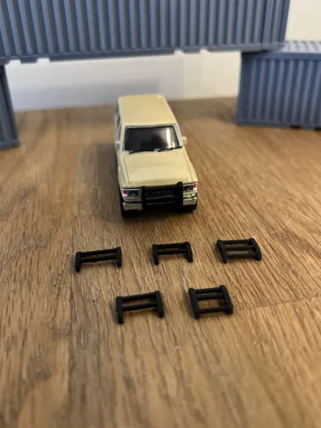 Escenografía en miniatura: police pullbar 1/64 scale car diorama offroad — vista de referencia 2