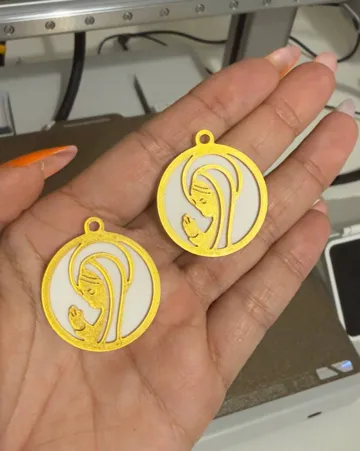 Modelo para impresión 3D: Medalla Virgen Niña — vista de referencia 5