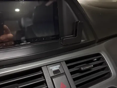 iPad Pro holder in car