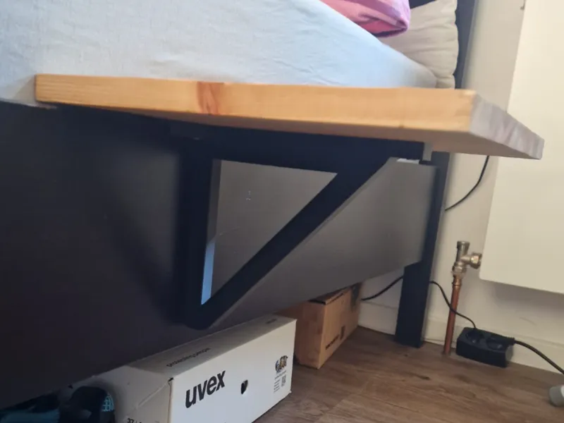 Einfacher Nachtischhalter