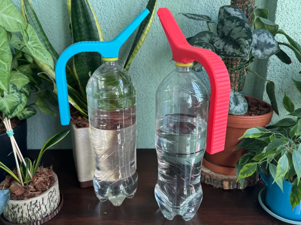Tapa o cubierta: PET Bottle Watering Cap with Handle. Referencia del modelo original.
