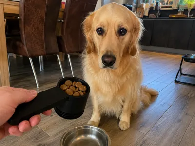 Adjustable Dog Food Portion Scoop with Click-Lock