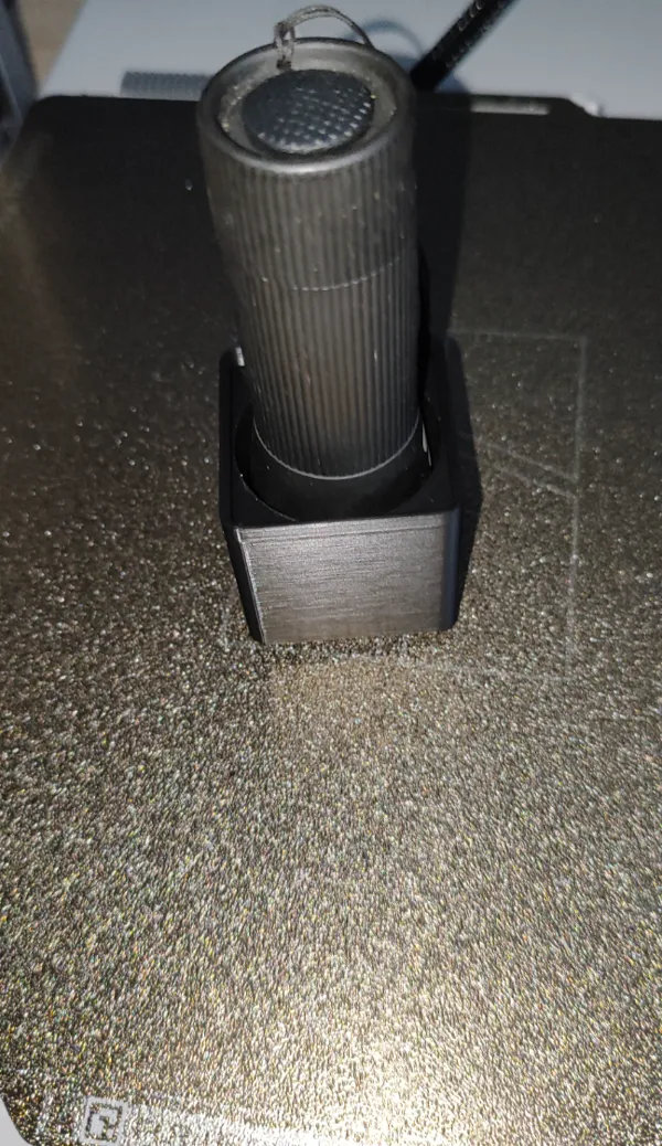 Rangement Gridfinity pour lampe torche