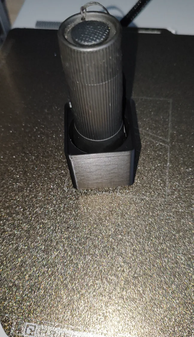 Gridfinity flashlight holder