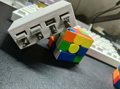 The "Clicky" USB HUB 搖頭開關USB HUB