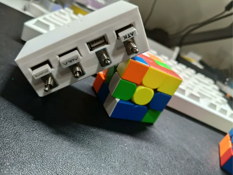 The "Clicky" USB HUB 搖頭開關USB HUB