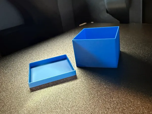 Petite boîte avec couvercle