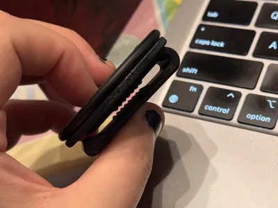 MagSafe belt clip