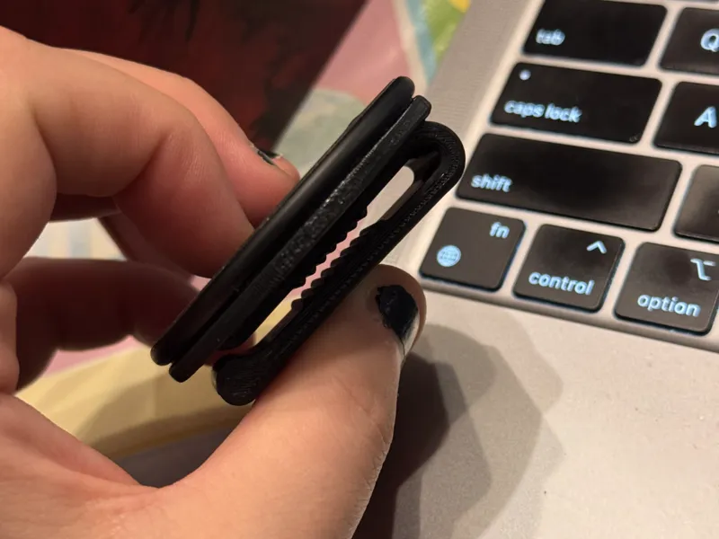MagSafe belt clip