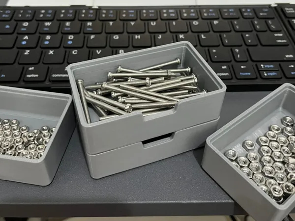 Rangement empilable petites pièces
