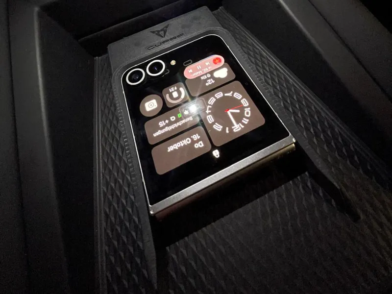 Ladeschale Cupra Tavascan für Samsung Glaxy Flip 6
