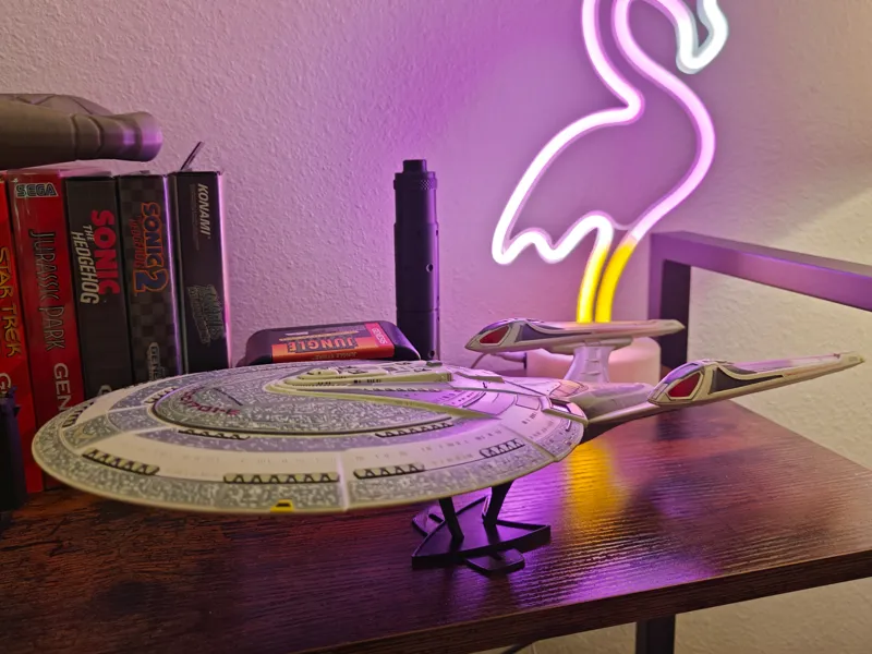 Diamond Select - Enterprise-E Display Stand