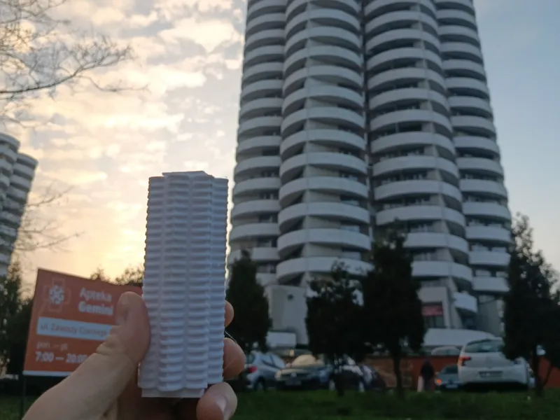 An icon of Katowice  the ‘Corn Cob’ towers 1:350