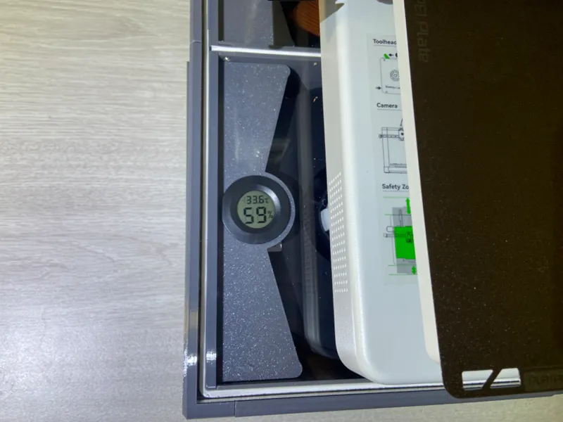 Thermometer hygrometer for anti-humidity solution