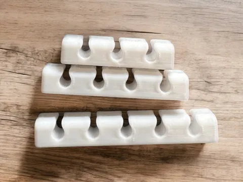 Cables organiser/holder