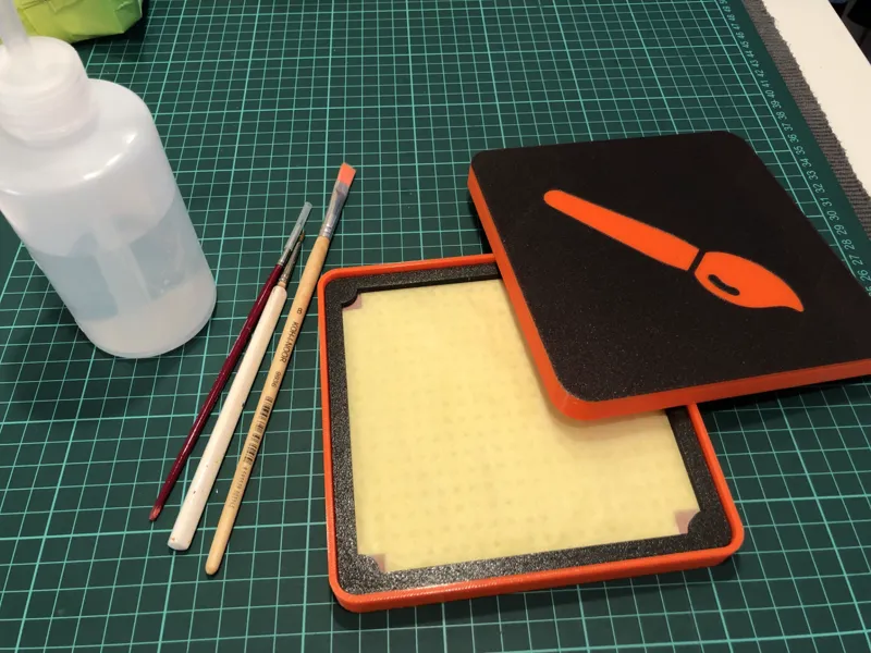 Wet pallete with magnetic insert