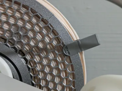Spool extender clip lets prevent unwinds