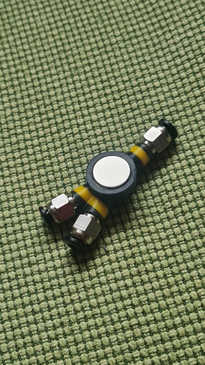 Y Splitter with magnetic holder