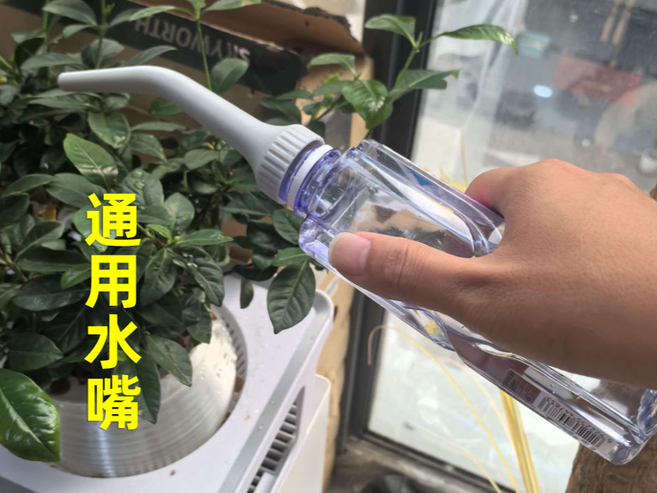 Miniatura 1 do modelo 3D 矿泉水瓶通用浇花水嘴