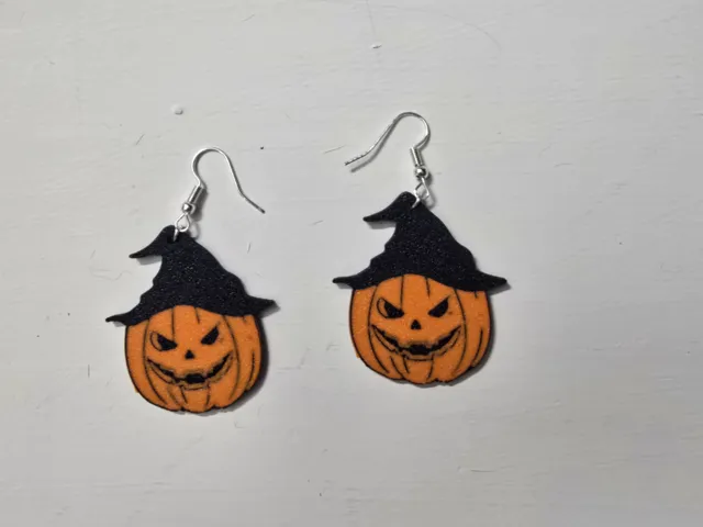 Halloween pumpkin with witch hat earring