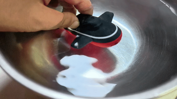 浴缸玩具：可发射鱼雷的潜艇