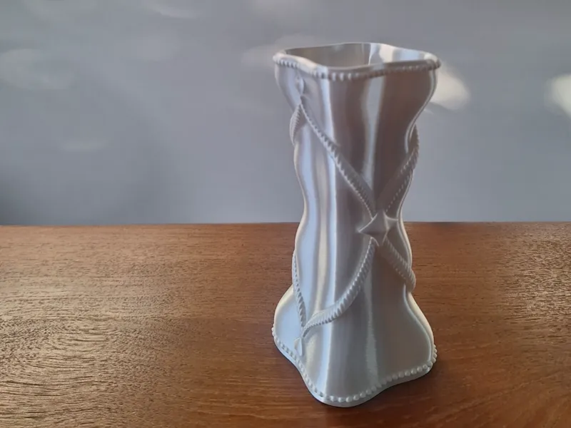 Body Curve Vase